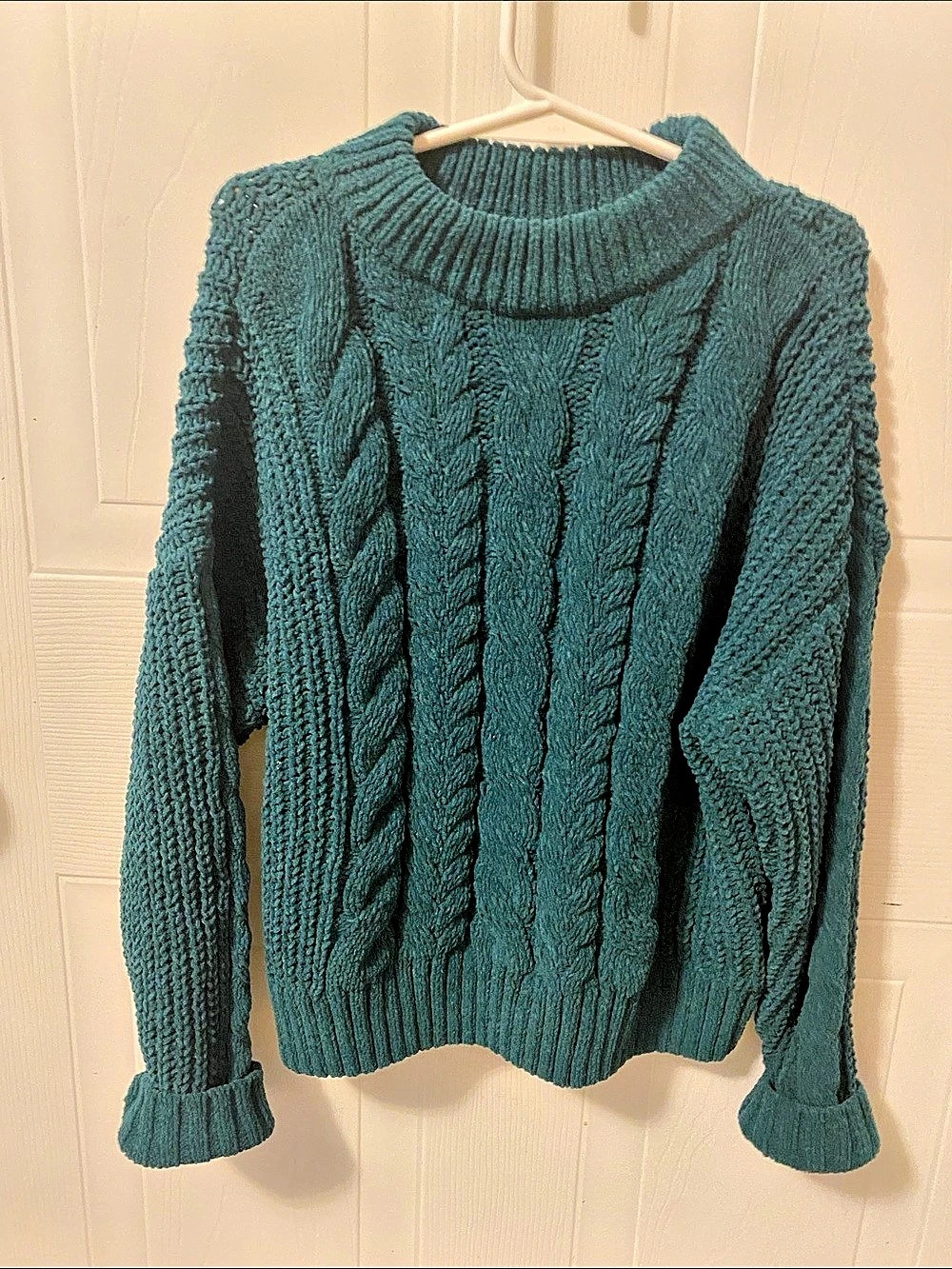 Kids 202Cable Knit Crewneck Sweater in Green Like New